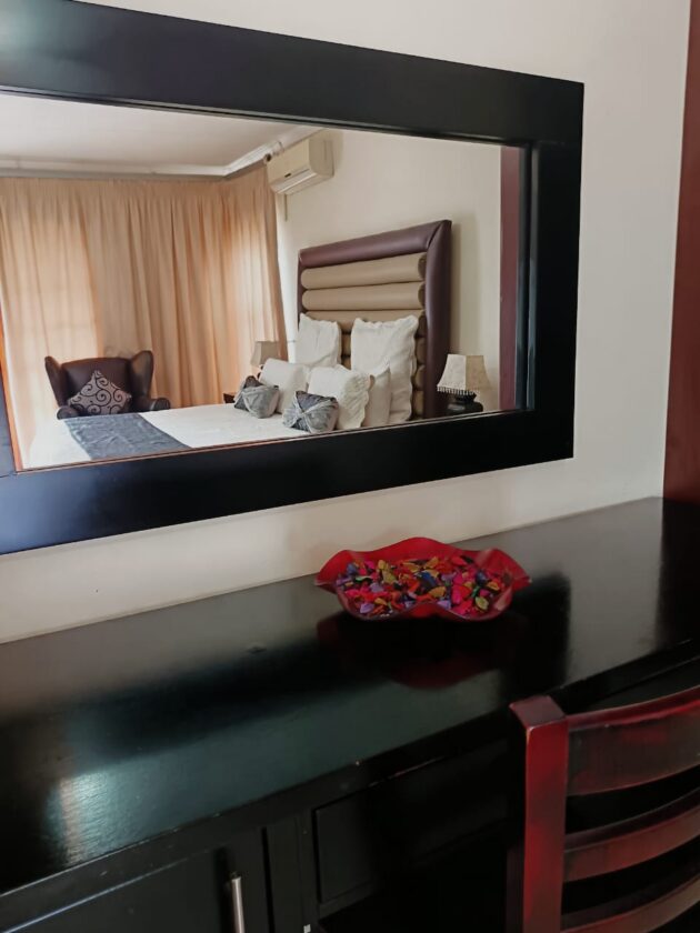 Executive Room - Image 6